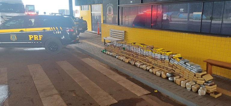 PRF apreende 500 kg de droga em caminhão