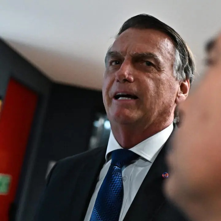 Moraes autoriza visitas de Michelle e Flávio a Bolsonaro