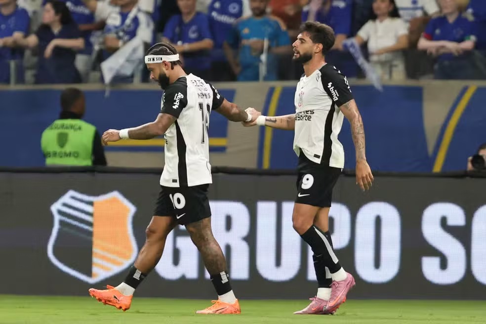 Timão quebra favoritismo do Cruzeiro e abre vantagem
