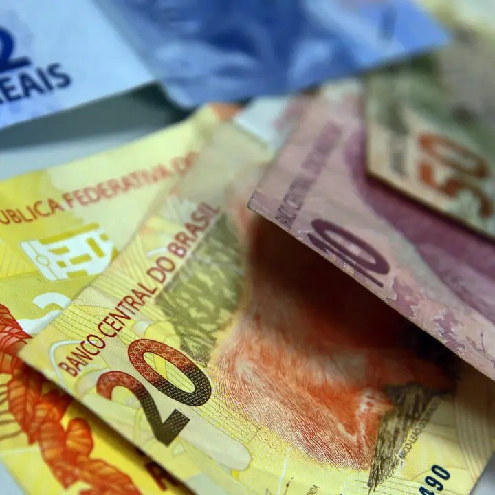 Salário mínimo terá reajuste de 6,79% em 2026