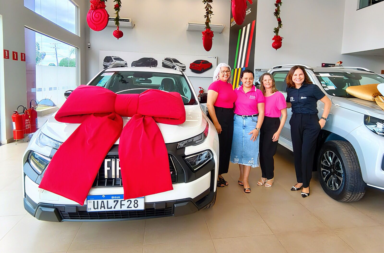 Associação Mulheres de Lenço recebe carro com apoio de Cirone