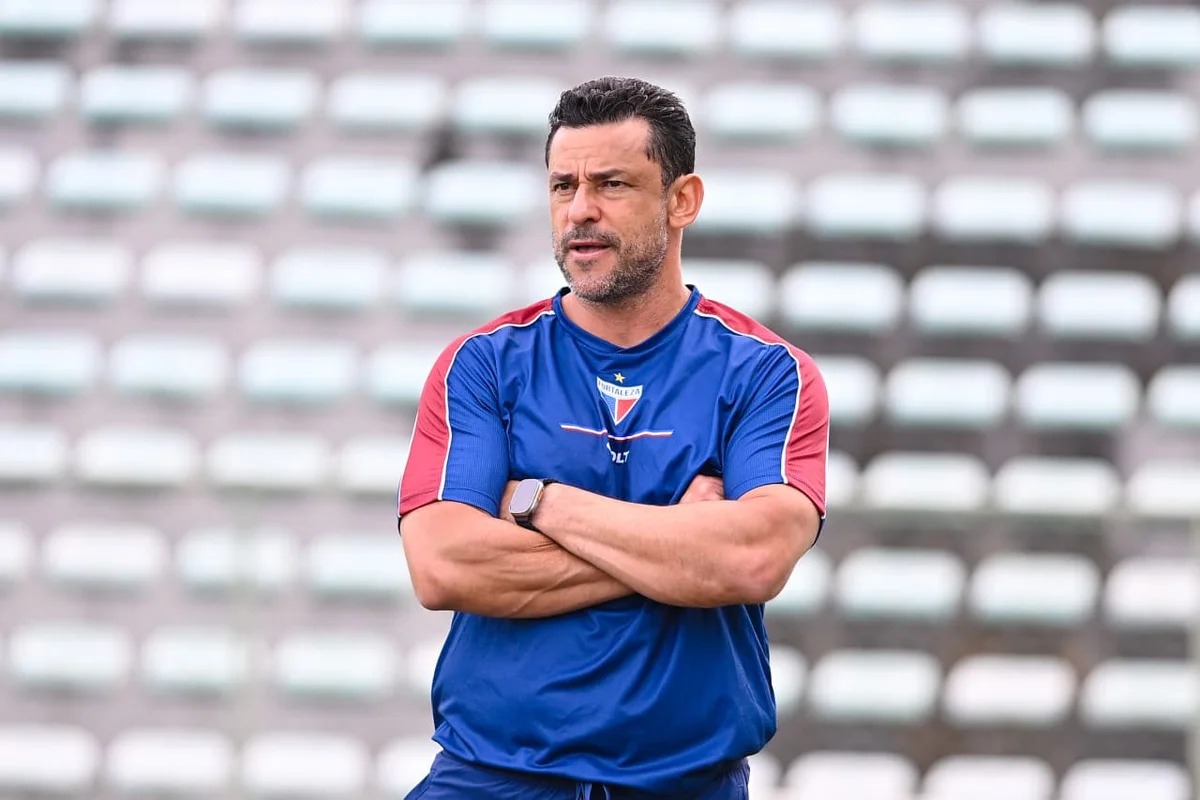 Fred comemora primeiro título como técnico