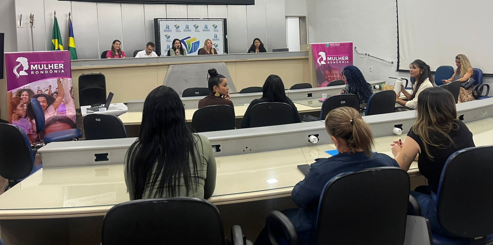 Alero debate trabalho decente para mulheres