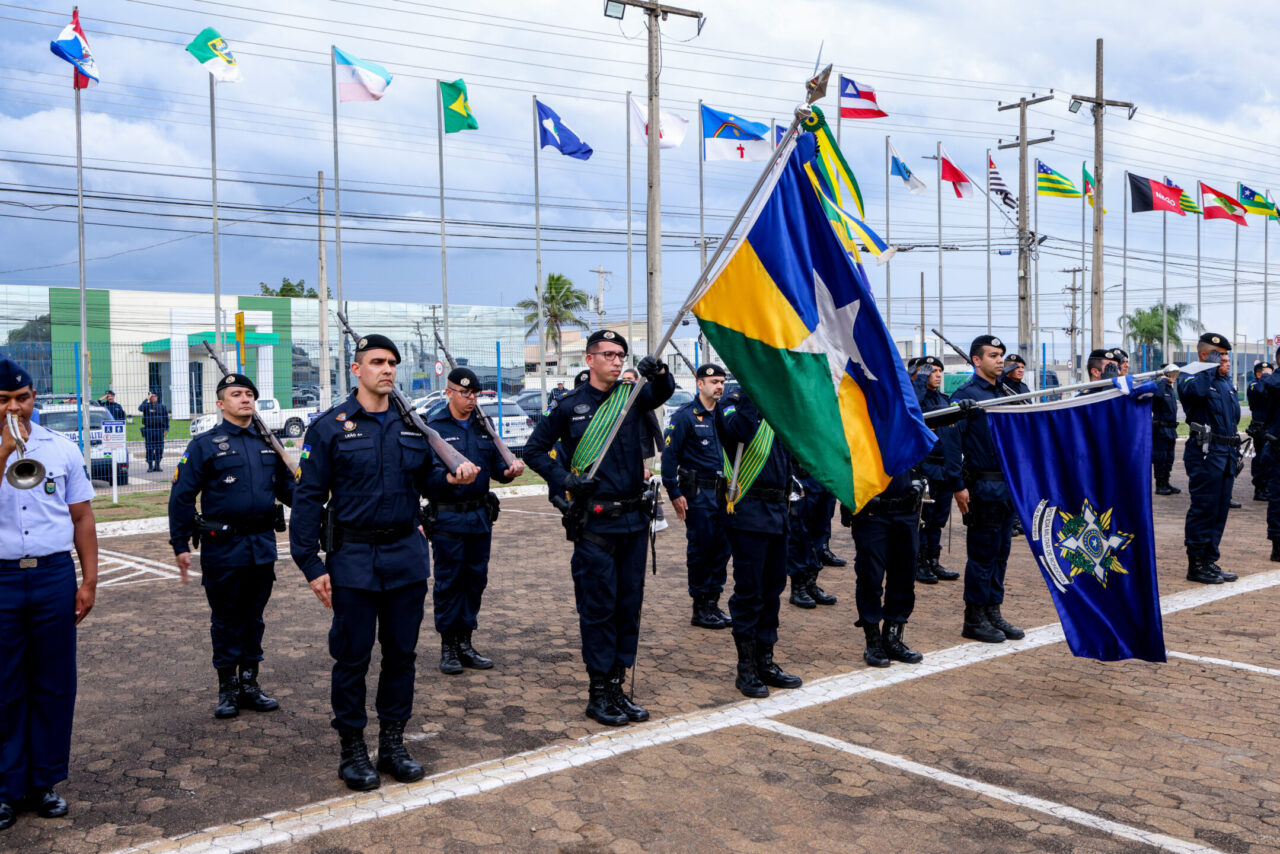 Governo de RO comemora 50 anos da Polícia Militar com formatura e entrega de medalhas