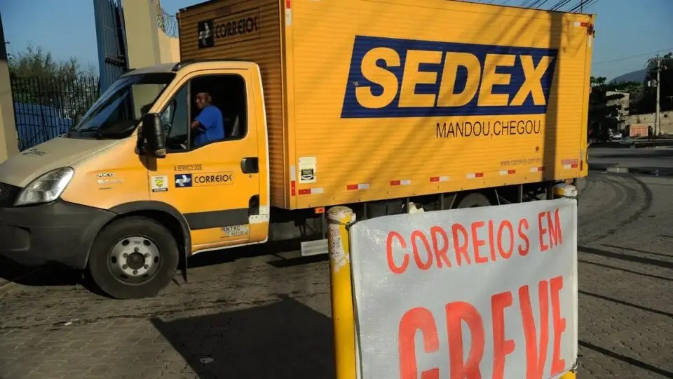 Greve dos Correios: categoria aprova paralisação em 7 estados