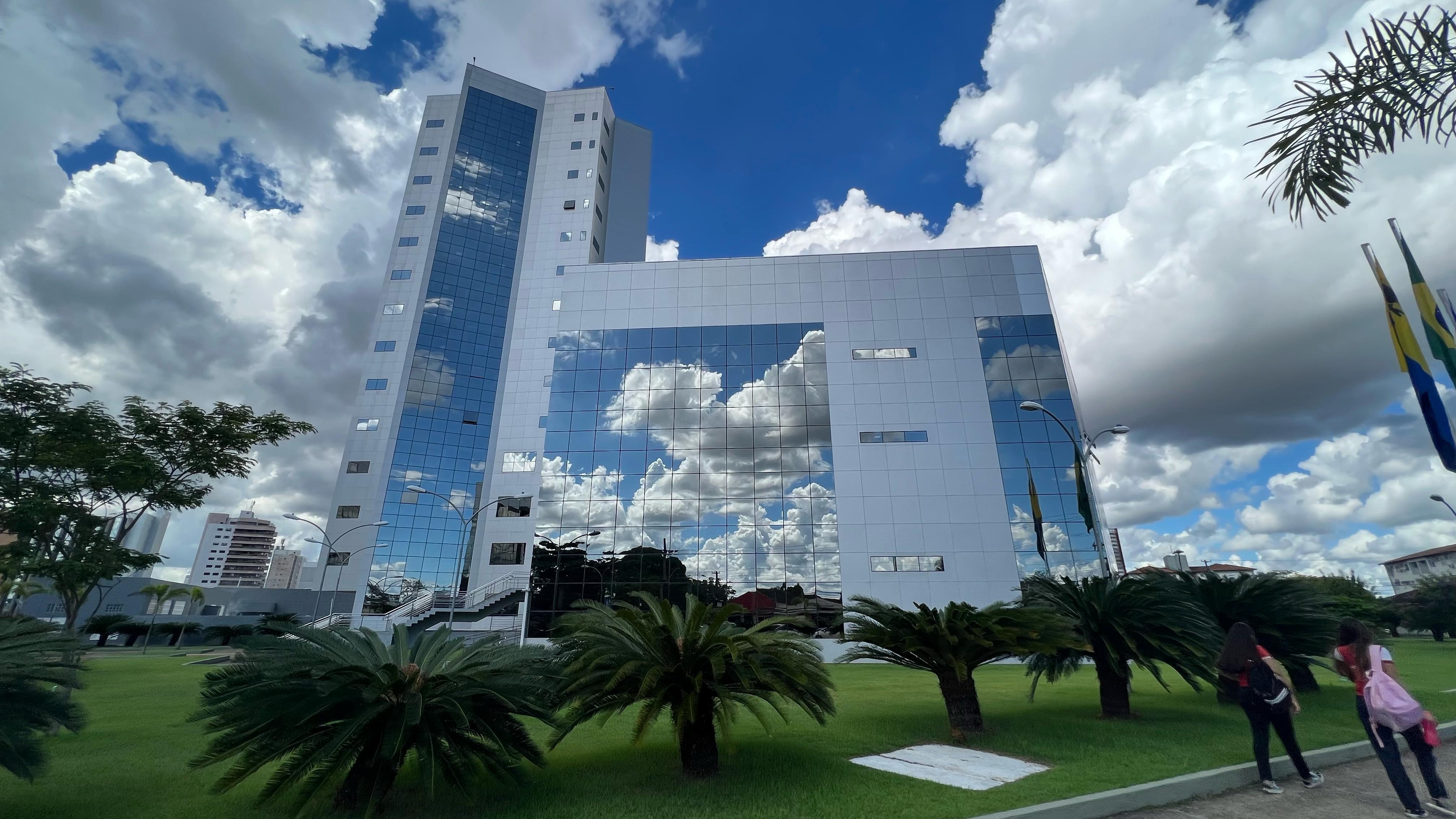 Assembleia aprova lei que proíbe a reconstituição de leite em pó importado para consumo alimentar