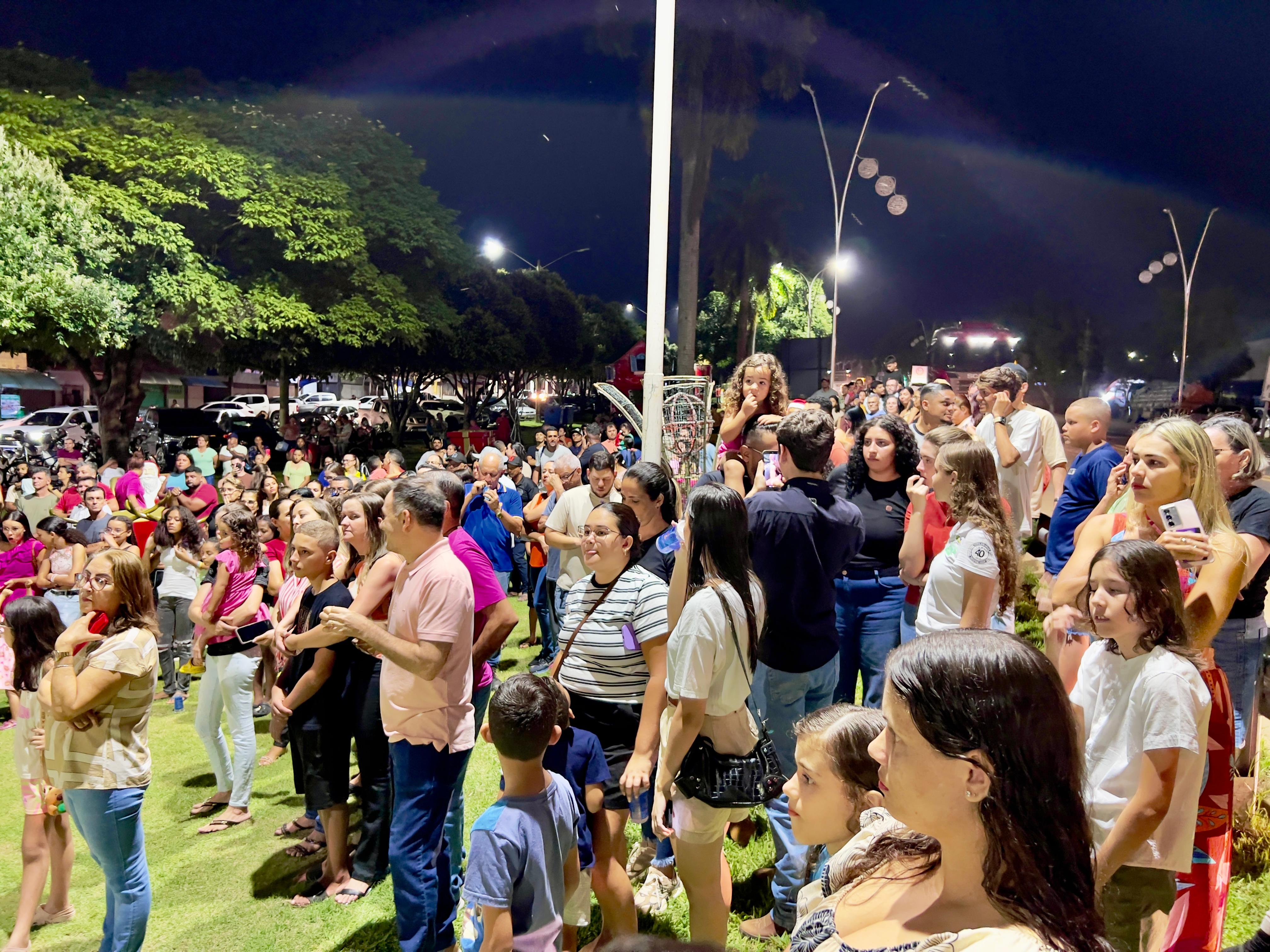 Mosquini e Alex Testoni inauguram uma das maiores iluminações urbanas ao longo da BR-364 em Rondônia