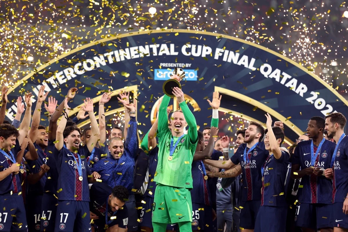 Herói do PSG nos pênaltis, Safonov tem perfil invadido por brasileiros