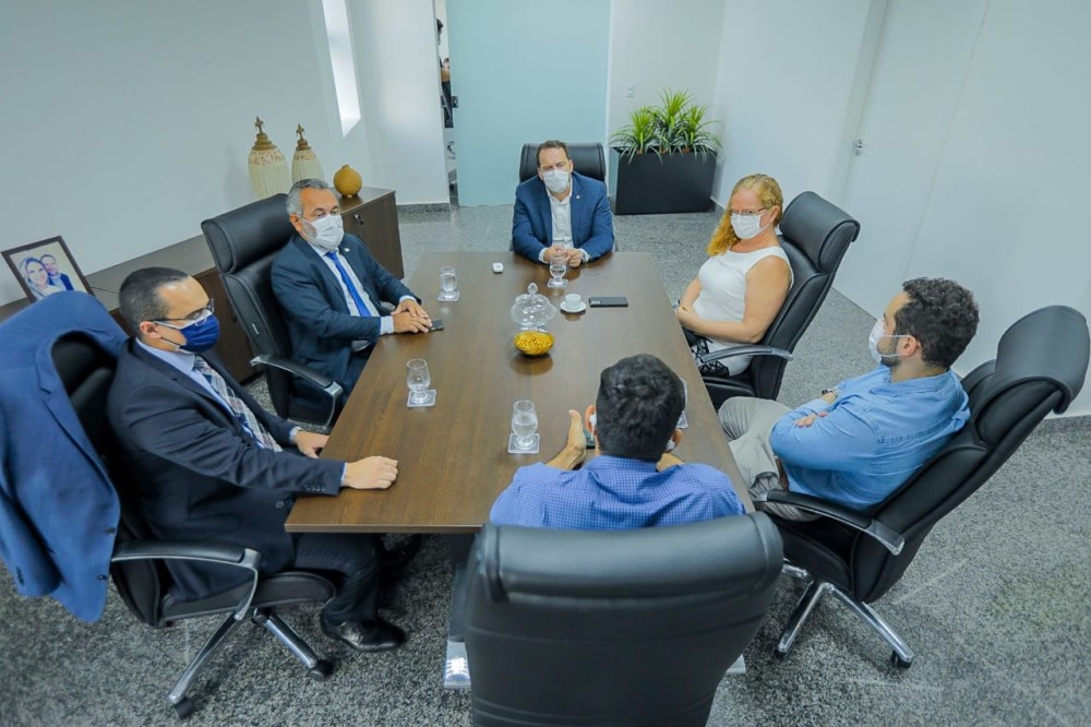 Presidente Alex Redano recebe pedido para interceder pela retomada das cirurgias eletivas