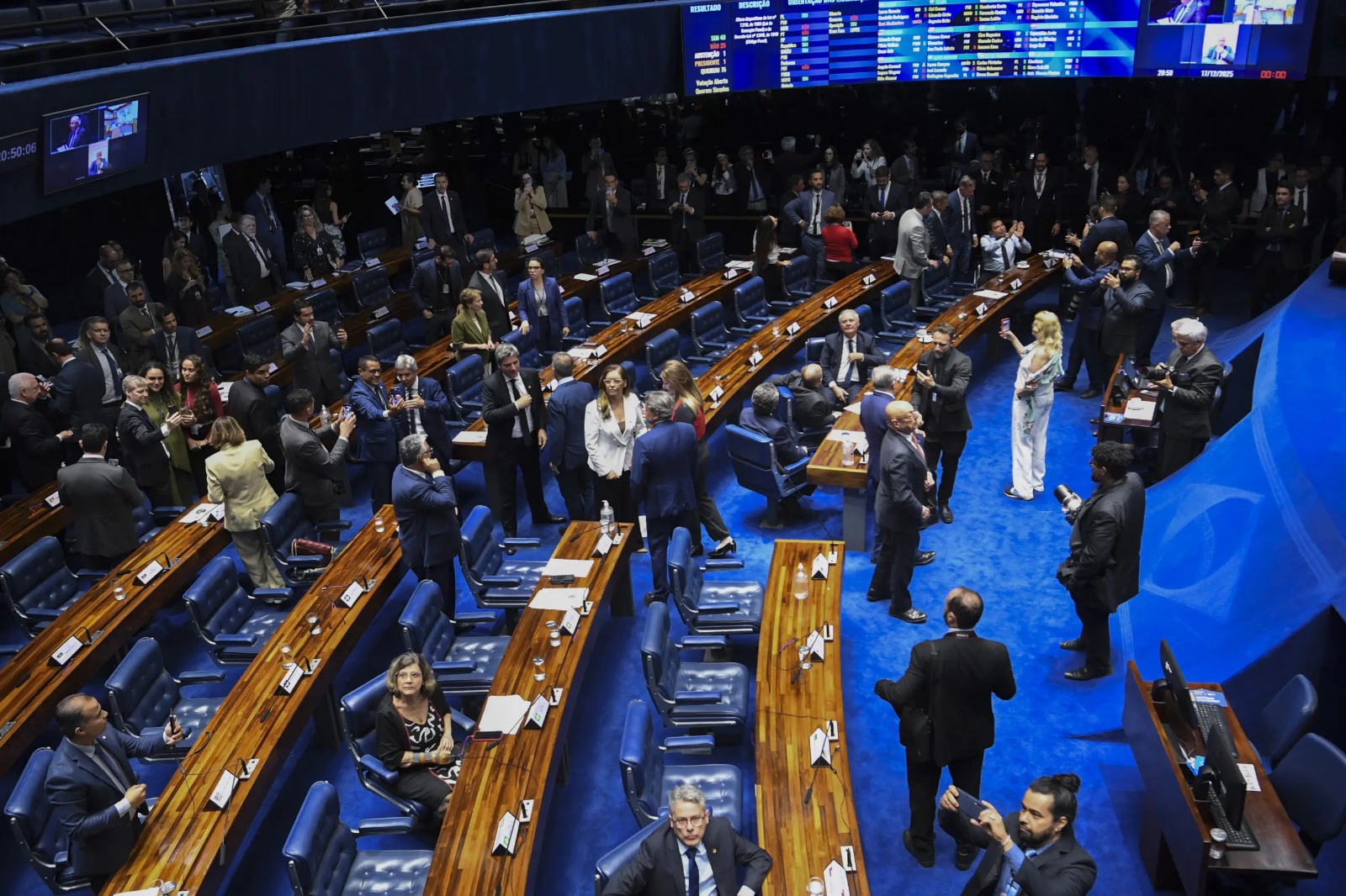 Senado aprova projeto que reduz benefícios fiscais e aumenta tributos