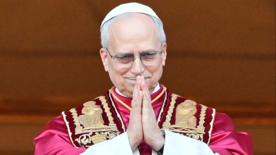 Papa Leão 14 destaca-se entre bem vestidos