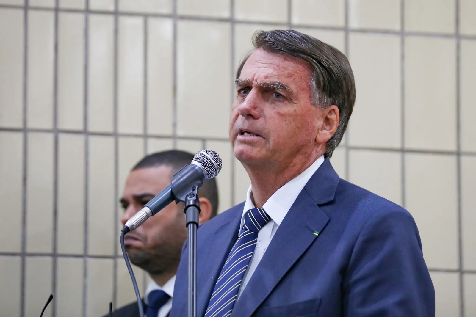 Bolsonaro pede autorização para fazer fisioterapia na prisão