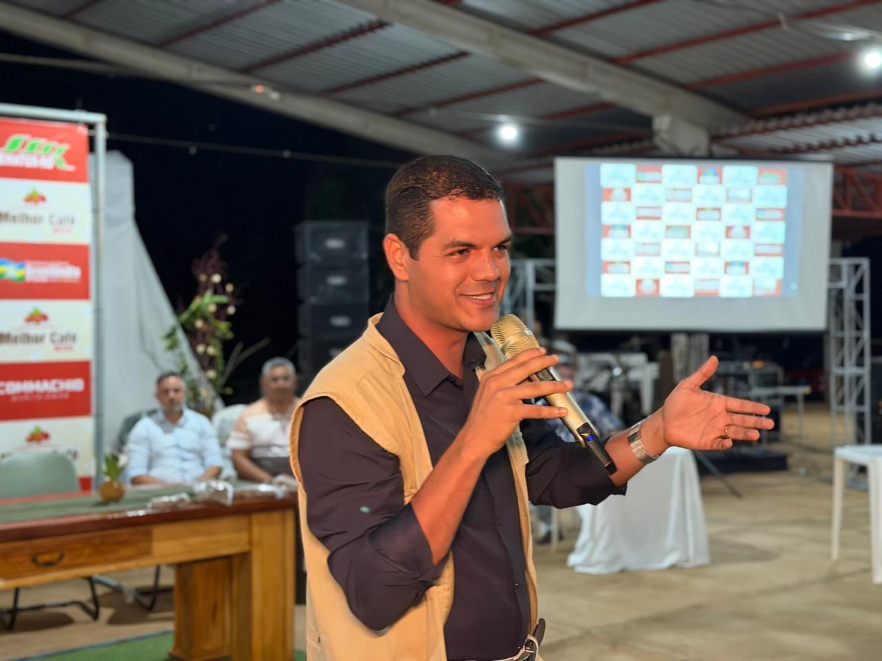 Reconhecimento consolida Nova Brasilândia d’Oeste como a Cidade do Café em solenidade com participação do deputado Cássio Gois