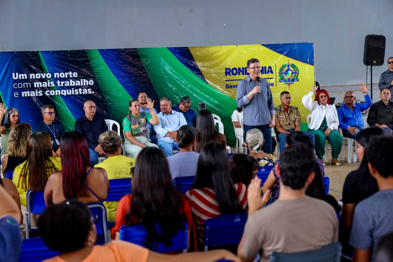 Escola Móvel de Imagem Pessoal forma profissionais para setor da beleza, em Itapuã do Oeste