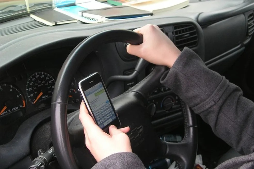 Uso de celular ao volante será equiparado a dirigir embriagado