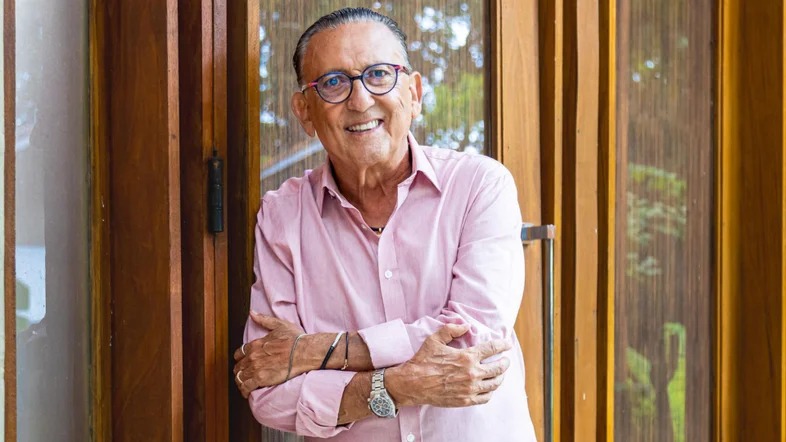 Após quadro de pneumonia, Galvão Bueno é internado em Londrina