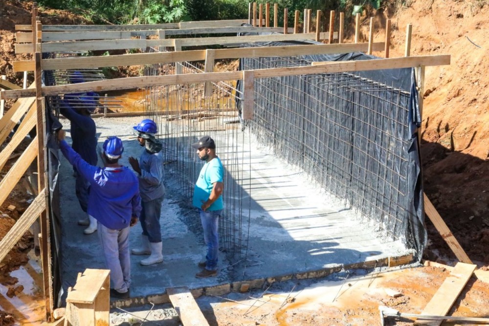 Das cinco obras de construção de galerias substituindo pontes no setor 04, a primeira já está quase pronta, em Jaru, RO