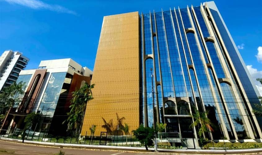 Alerta do TCE pressiona governo diante de possível crise fiscal