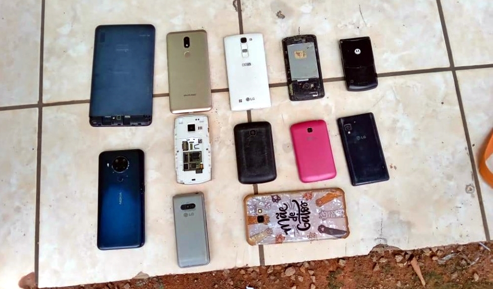 Núcleo de Inteligência do 8º BPM-Jaru, apreendem onze celulares em residência do setor 05