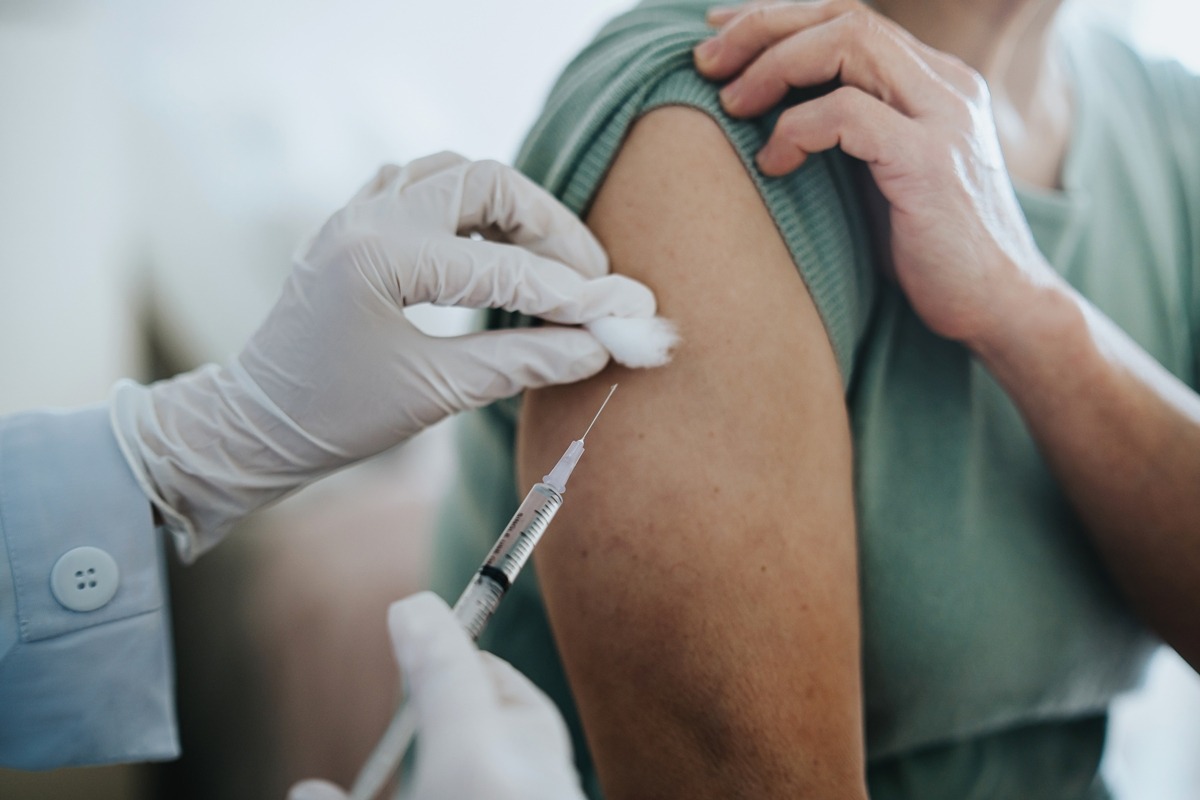 Infectologistas apontam as principais vacinas esquecidas por adultos