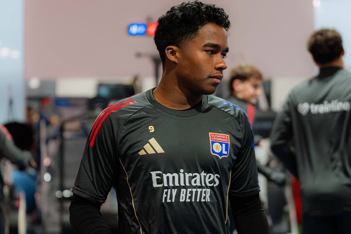 Endrick treina pela 1ª vez no Lyon e mostra entrosamento com elenco