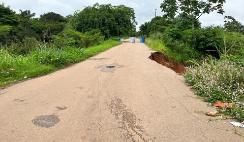 Defesa Civil interdita via no Cai N’Água por risco de deslizamento