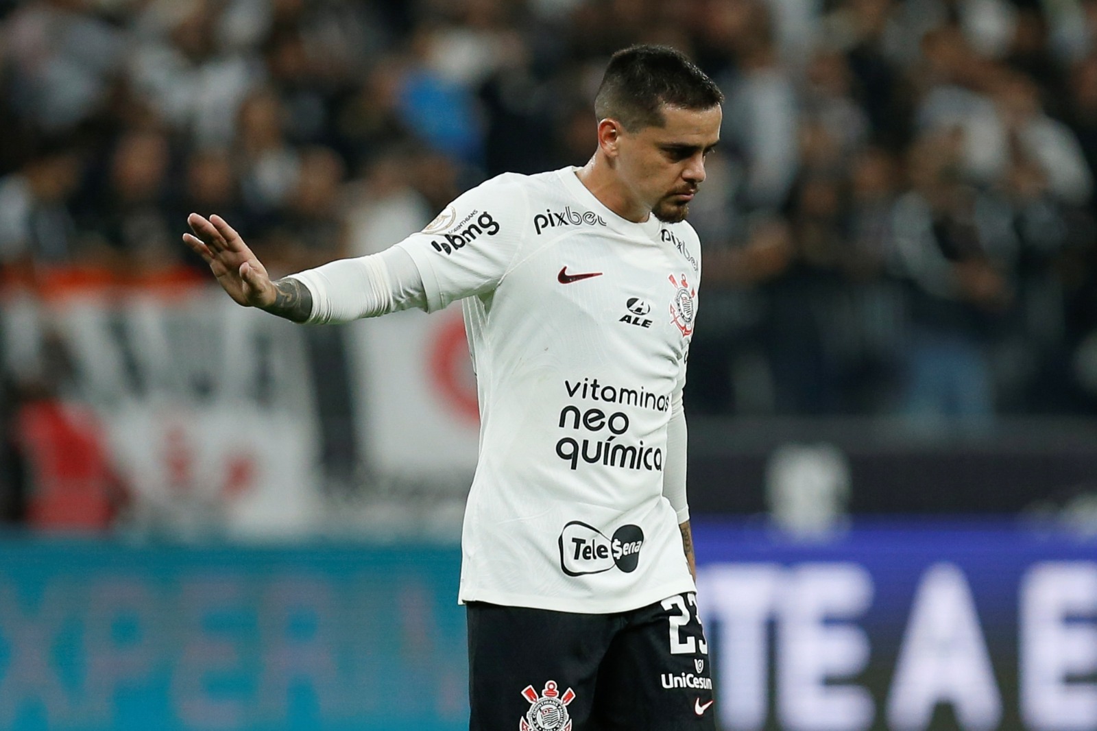 Corinthians acerta rescisão de contrato com Fagner