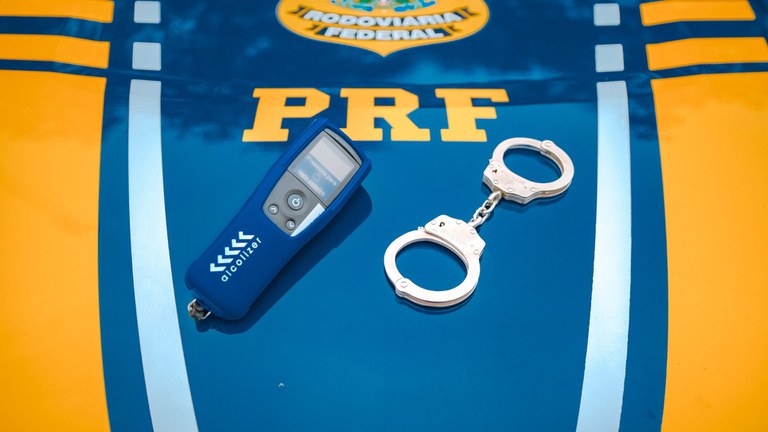 PRF em Rondônia prende dois homens por porte ilegal de arma de fogo em Ji-Paraná