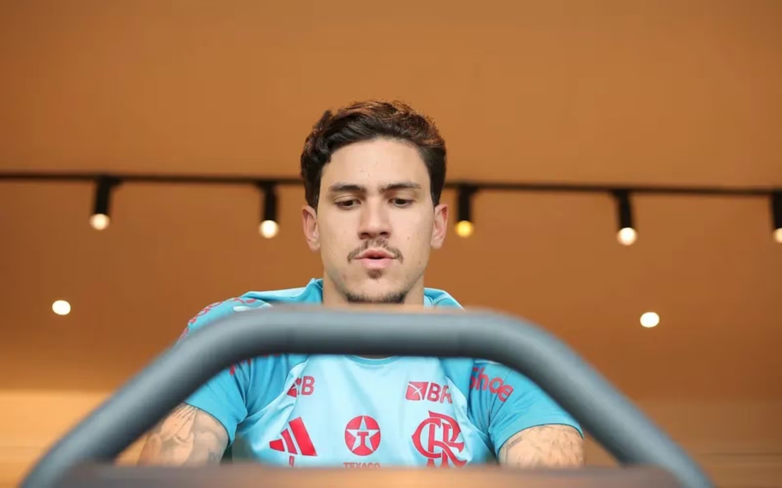 Pedro antecipa retorno das férias e se reapresenta ao Flamengo