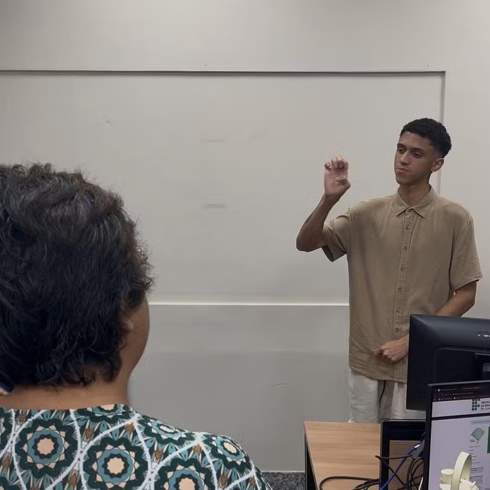 TJ-RO contrata primeiro estagiário com deficiência auditiva