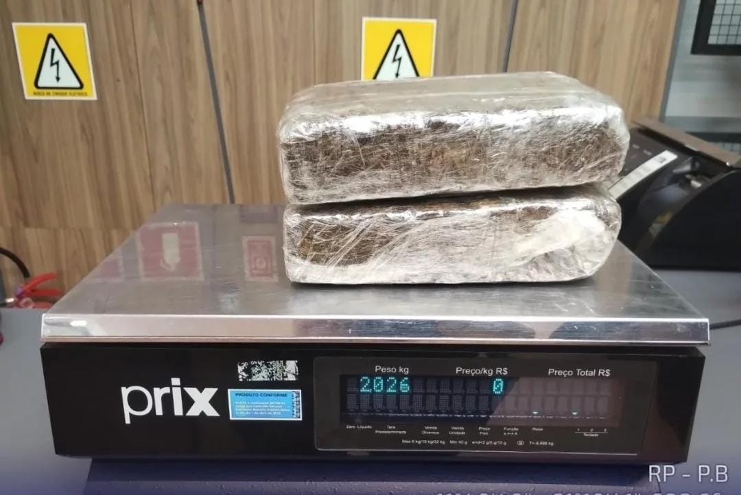 PM apreende mais de dois quilos de drogas e conduz suspeitos em Pimenta Bueno