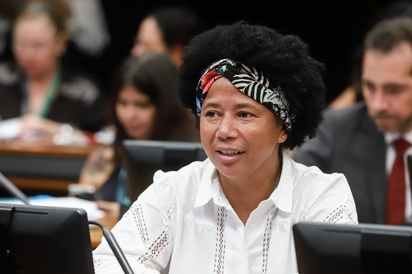 Iniciativa comunitária oferece curso de manicure e pedicure em Ariquemes