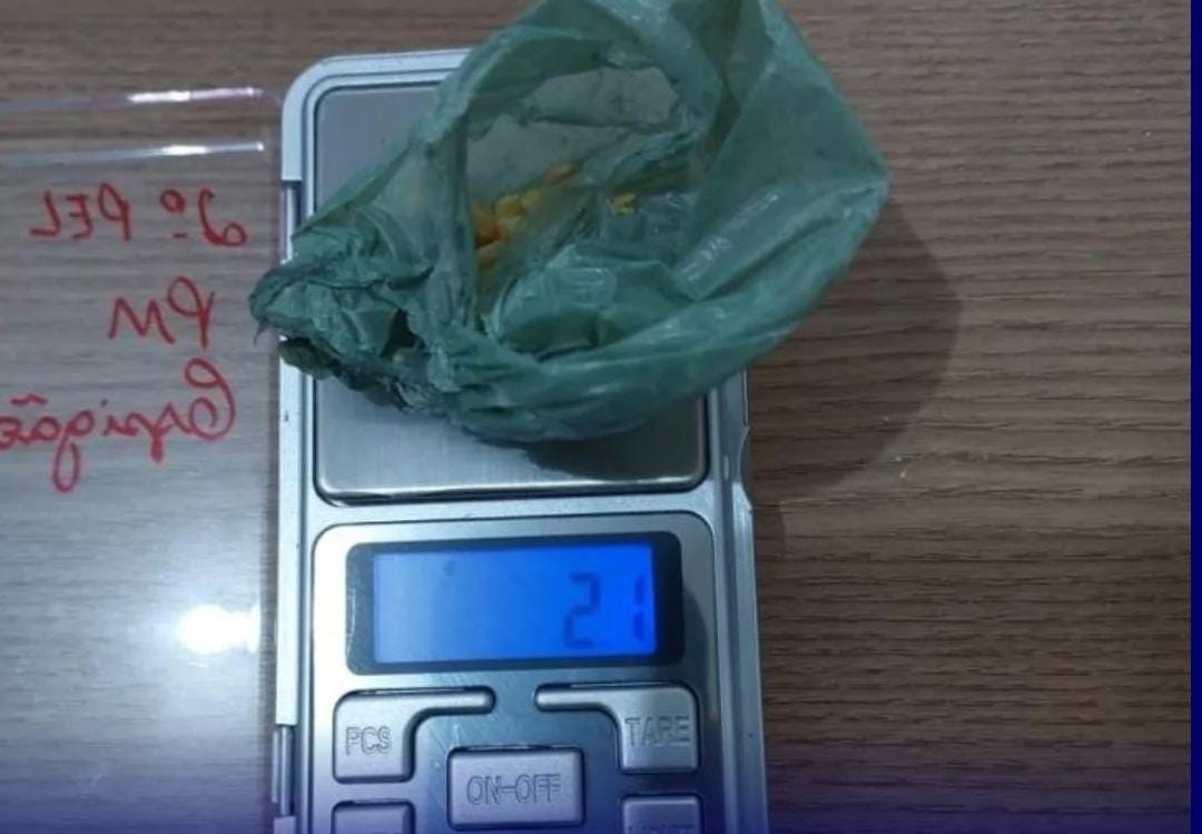 PM identifica suspeito com entorpecentes durante patrulhamento