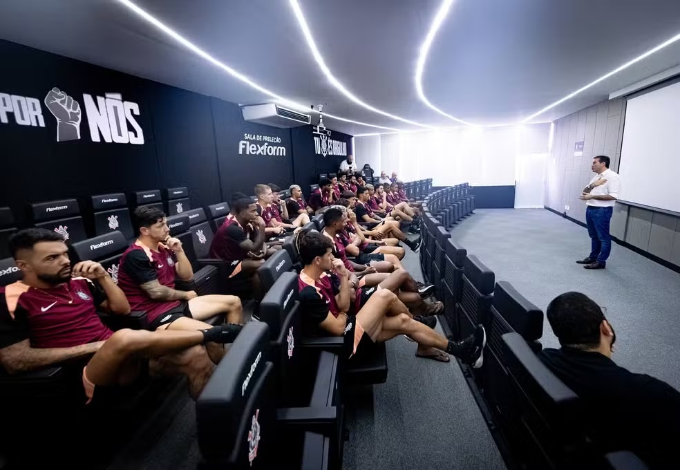 Hugo Souza revela pedido dos capitães do Corinthians a Marcelo Paz: "Prezamos pela verdade"