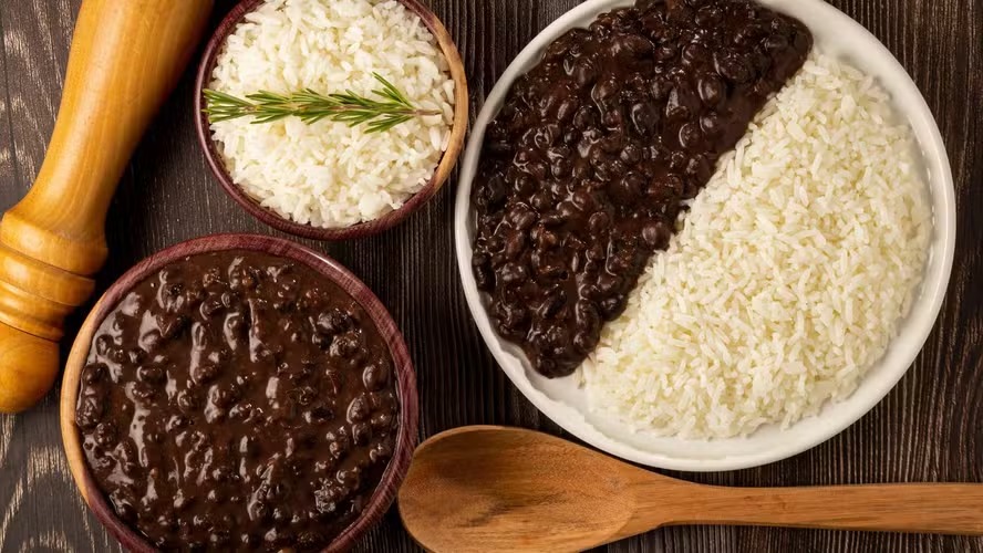 Brasil produzirá menos arroz e feijão em 2026; saiba se isso afeta seu bolso
