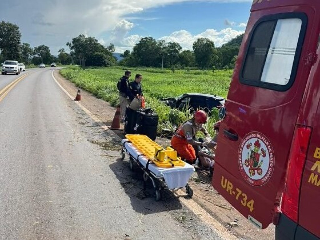 Veículo sai da pista e deixa casal ferido em Cáceres