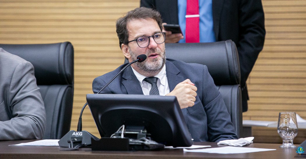 Após falta de providências, Alex Redano volta a cobrar troca do telhado do Colégio Tiradentes em Ariquemes