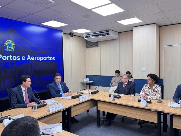 Sílvia Cristina comemora ampliação de voos da Azul