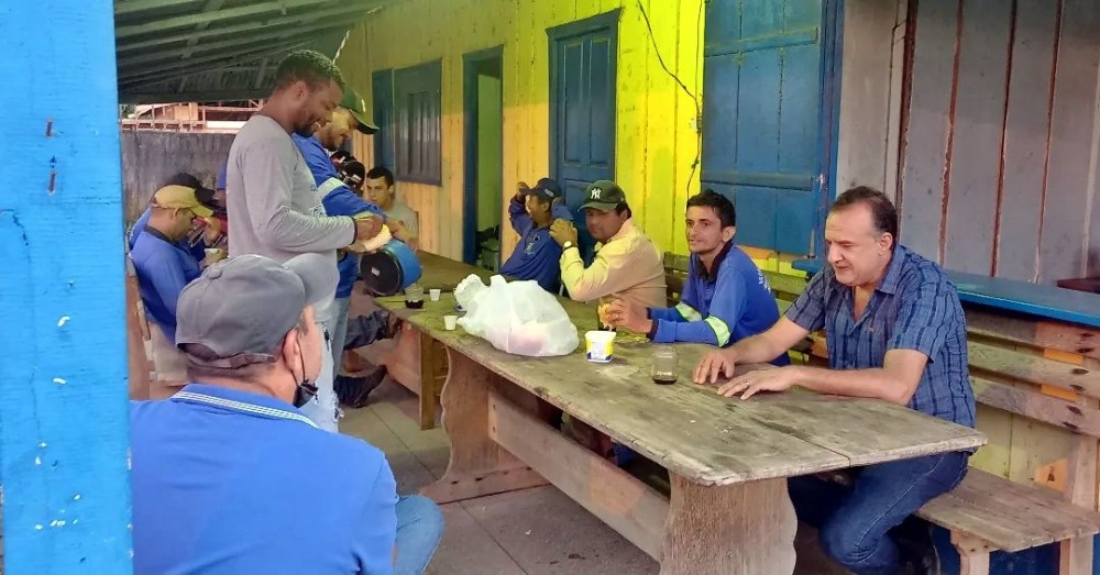 Prefeito Vanderlei Tecchio toma café com servidores da Semourb nesta quarta-feira, 02