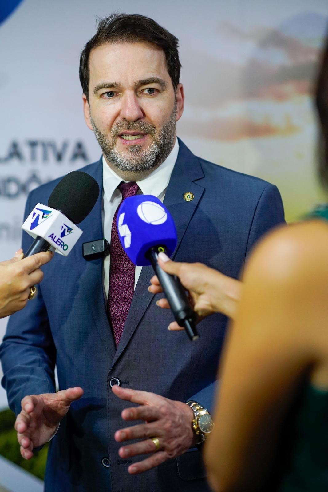 Alex Redano pede recuperação de rodovias