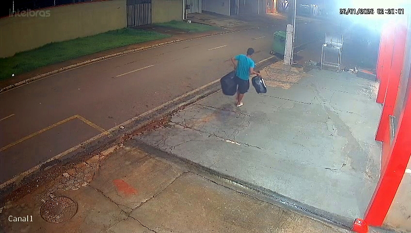 Loja de armarinhos e decorações é invadida no centro de Cacoal