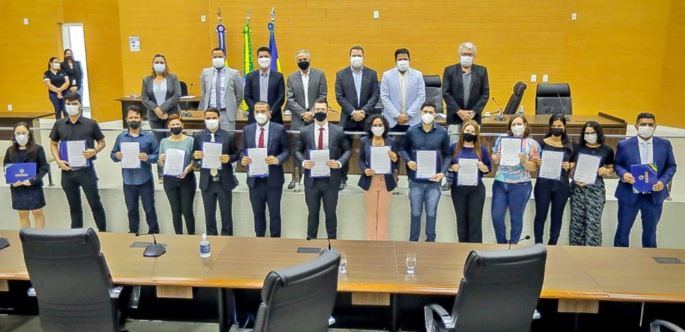 Assembleia Legislativa empossa mais 14 aprovados em concurso público