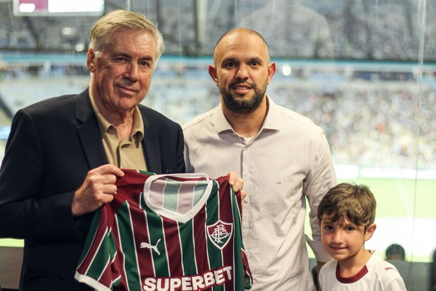 No Maracanã, Ancelotti assiste triunfo do Fluminense