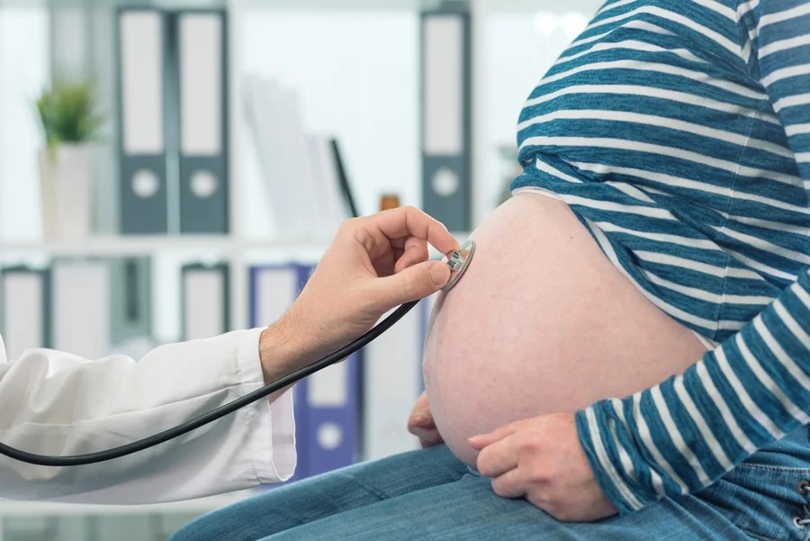 Gravidez de homens trans evidencia falhas na saúde reprodutiva
