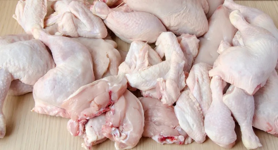 Frango cai em competitividade, mas libera sobre bovina