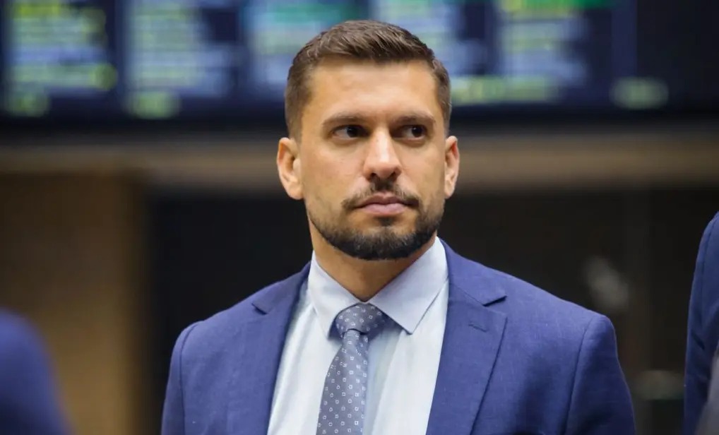 Acusação aponta conexões entre crime e instituições