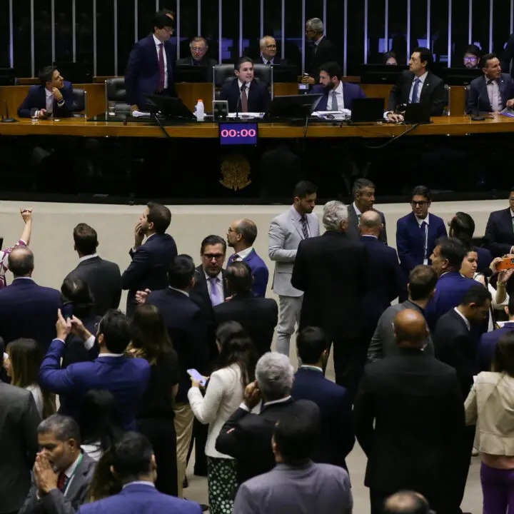 Gastos dos deputados chamam atenção em 2025