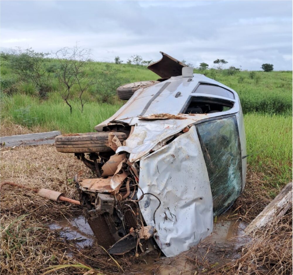 Capotou violentamente na BR-429, próximo a Alvorada
