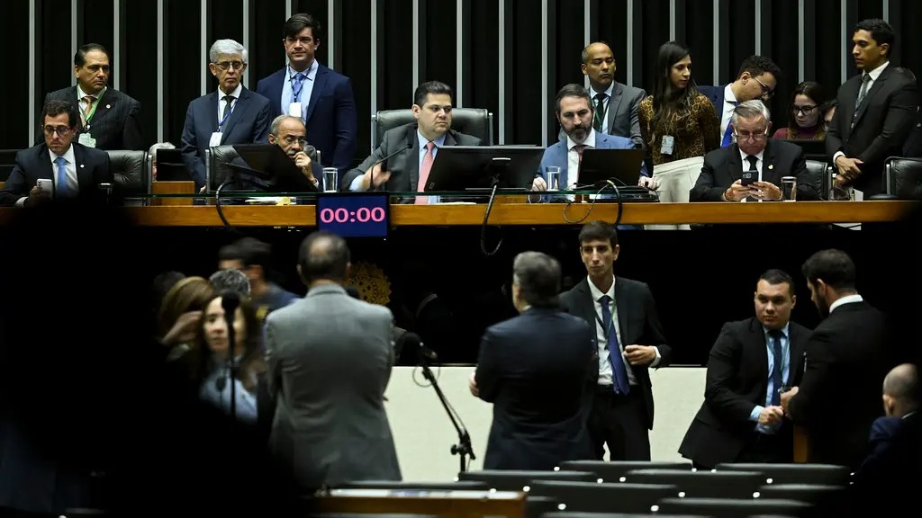 Oposição articula derrubada de veto no Congresso