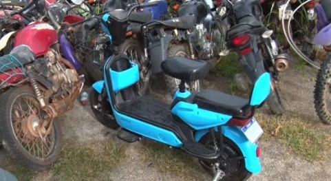 PM age rápido e recupera ciclomotor elétrico